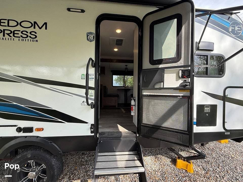 Used 2024 Coachmen Freedom Express Ultra Lite 259FKDS available in Pataskala, Ohio