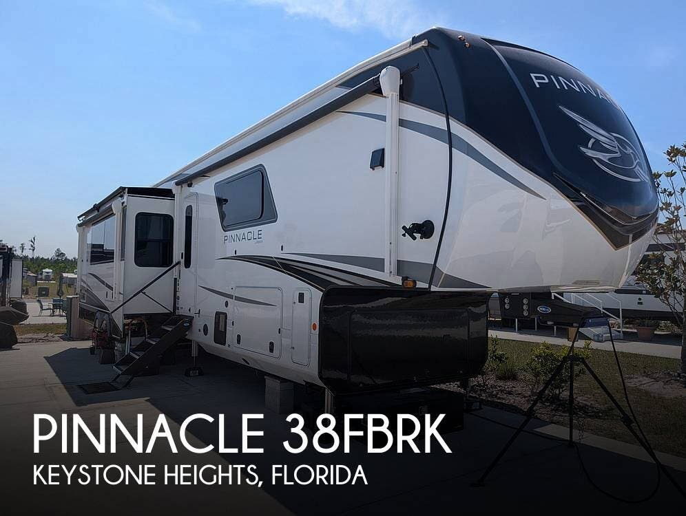 Used 2025 Jayco Pinnacle 38FBRK available in Keystone Heights, Florida