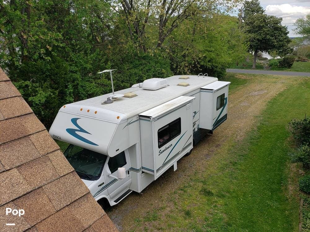 Used 2004 Winnebago  Itasca Sundancer 30 V available in Chester, Maryland
