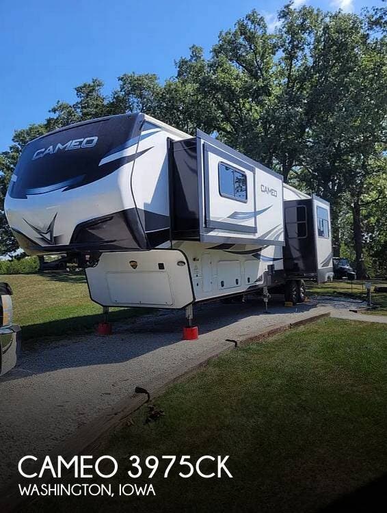 Used 2021 CrossRoads Cameo 3975CK available in Washington, Iowa