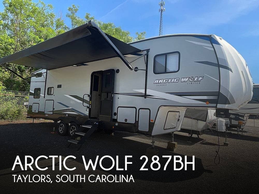 Used 2022 Cherokee  Arctic Wolf 287BH available in Taylors, South Carolina