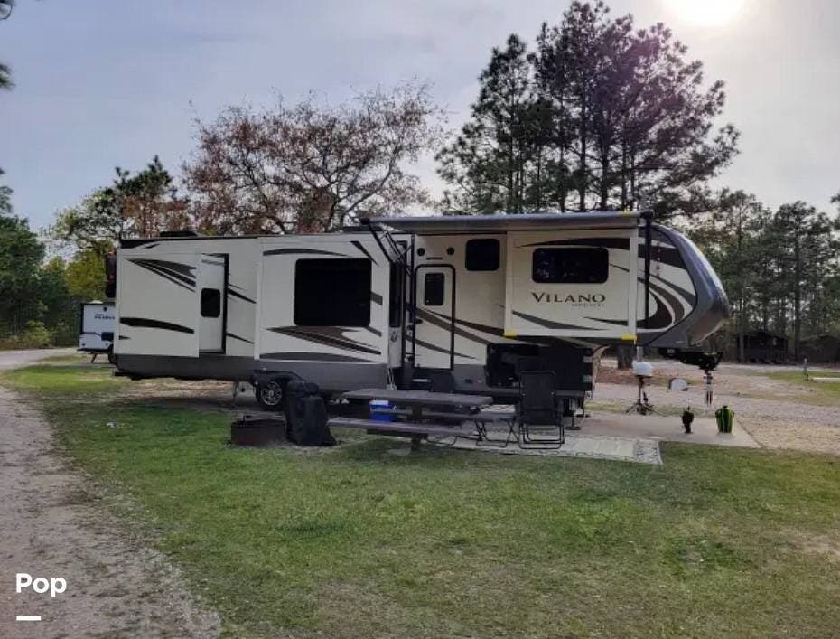 Used 2019 Vanleigh Vilano 375FL available in Saint Louis Park, Minnesota