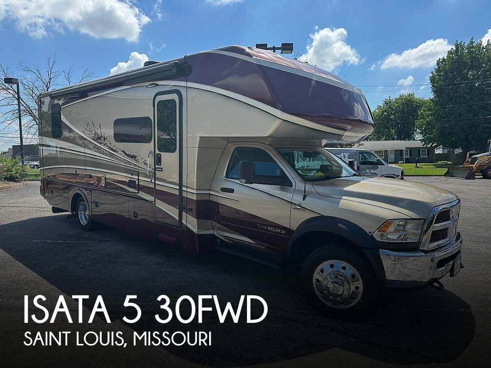 Used 2020 Dynamax Corp  Isata 5 30FWD available in Saint Louis, Missouri