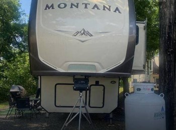 Used 2017 Keystone Montana 3720RL available in Bechtelsville, Pennsylvania