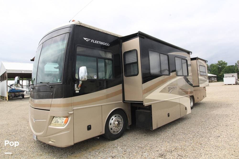 Used 2007 Fleetwood Discovery 39S available in Maineville, Ohio