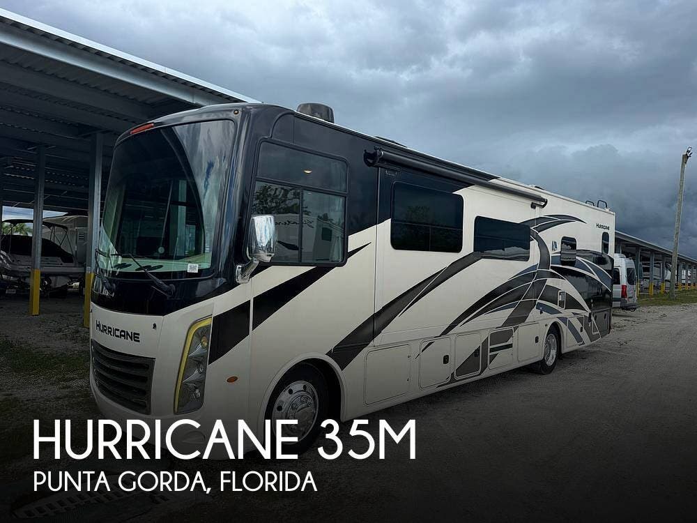 Used 2022  Thor Motor Coach Hurricane 35M by Thor Motor Coach from Pop RVs in Punta Gorda, FL