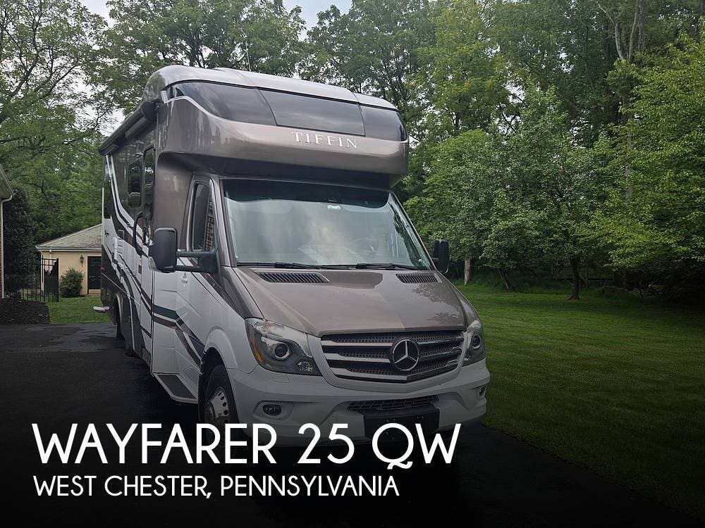 Used 2019  Tiffin Wayfarer 25 QW by Tiffin from Pop RVs in West Chester, PA