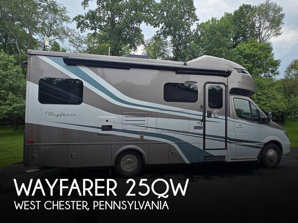 Used 2019  Tiffin Wayfarer 25QW by Tiffin from Pop RVs in West Chester, PA