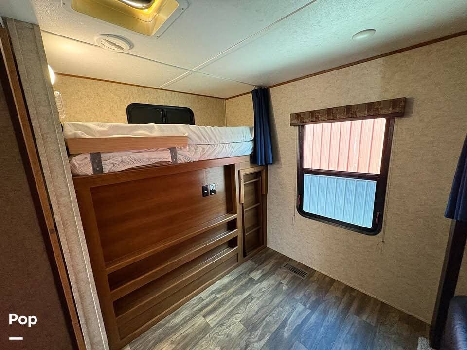 Used 2017 Prime Time Tracer Ultra Lite Executive Series 3250BHD available in Interlochen, Michigan