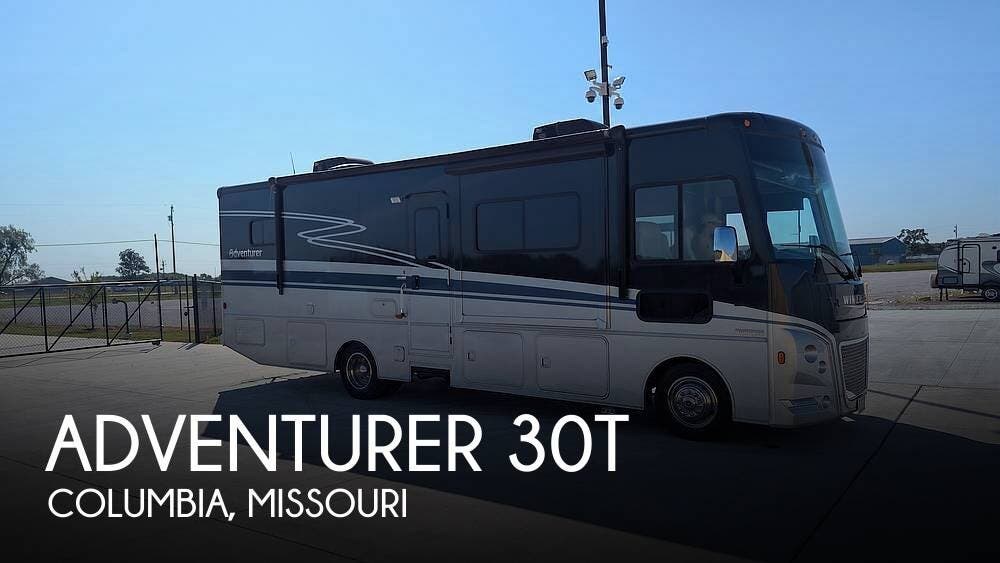 Used 2022  Winnebago Adventurer 30T by Winnebago from Pop RVs in Columbia, MO