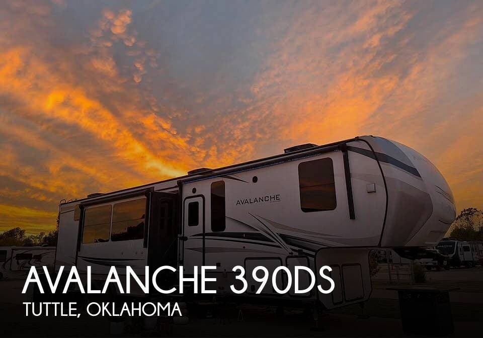 Used 2022  Keystone Avalanche 390DS by Keystone from Pop RVs in Tuttle, OK