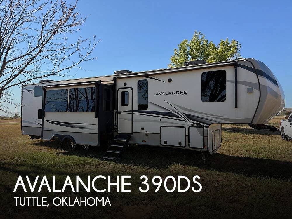 Used 2022  Keystone Avalanche 390DS by Keystone from Pop RVs in Tuttle, OK