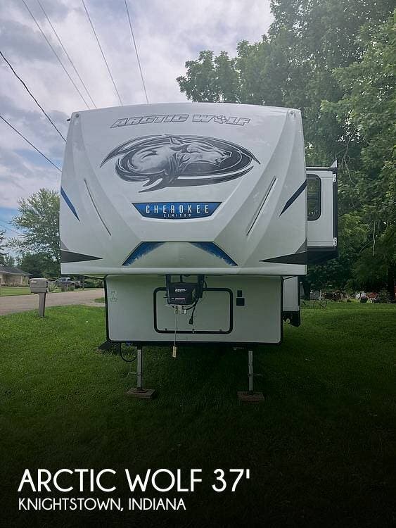 Used 2023  Cherokee  Arctic Wolf 3770 Suite by Cherokee from Pop RVs in Knightstown, IN