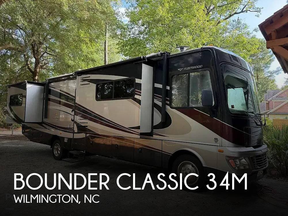 Used 2014  Fleetwood Bounder Classic 34M by Fleetwood from Pop RVs in Wilmington, NC