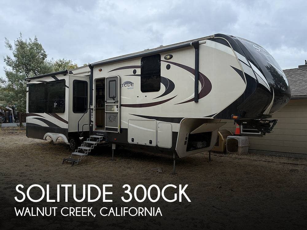 Used 2016  Grand Design Solitude 300GK by Grand Design from Pop RVs in Walnut Creek, CA