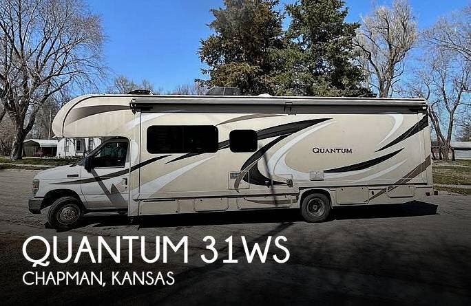 Used 2017  Thor Motor Coach Quantum 31WS by Thor Motor Coach from Pop RVs in Chapman, KS