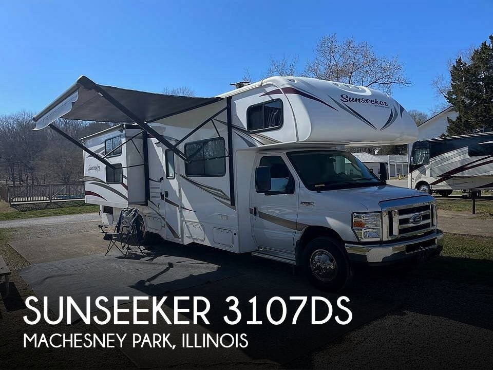 Used 2017  Forest River Sunseeker 3107DS by Forest River from Pop RVs in Machesney Park, IL
