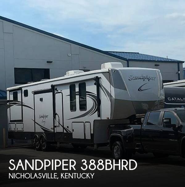 Used 2023  Forest River Sandpiper 388BHRD by Forest River from Pop RVs in Nicholasville, KY