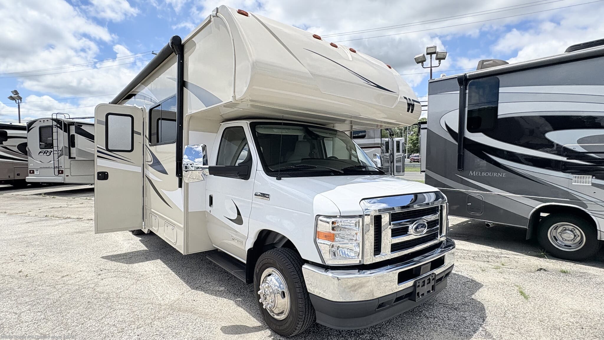 Used 2022 Winnebago Minnie Winnie 26T available in Williamstown, New Jersey