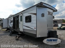Used 2017 Forest River Wildwood DLX 402QBQ available in Ringgold, Georgia