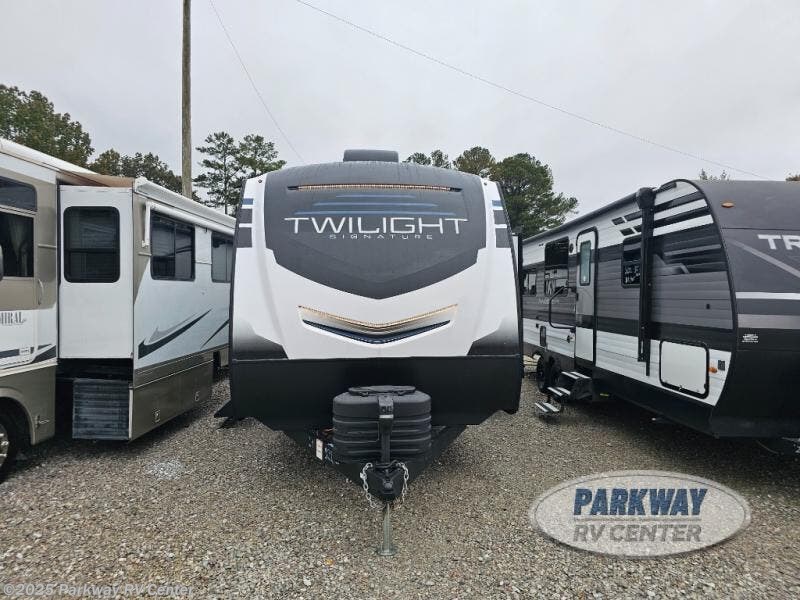 Used 2024 Cruiser RV Twilight Signature TWS-25BH available in Ringgold, Georgia