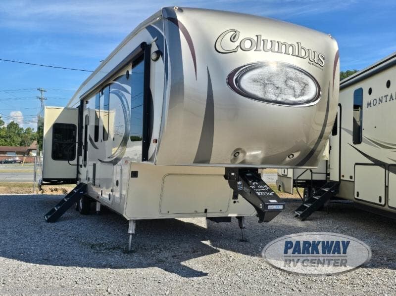 Used 2018  Palomino Columbus F377MB by Palomino from Parkway RV Center in Ringgold, GA