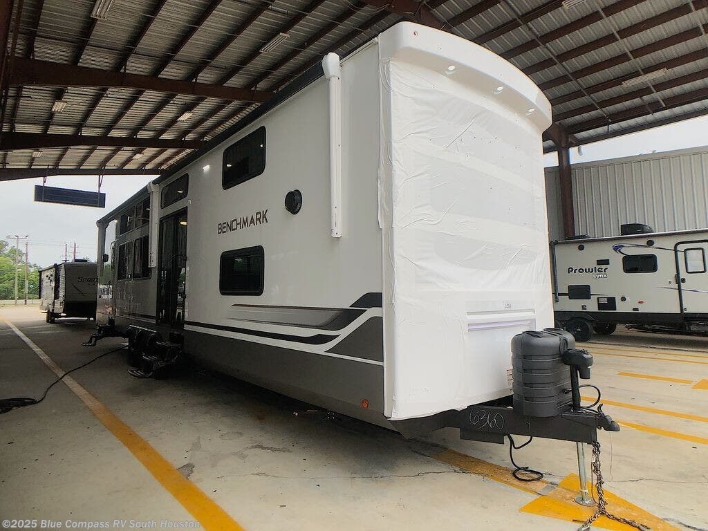 New 2025 Alliance RV Benchmark 44LFT available in Alvin, Texas