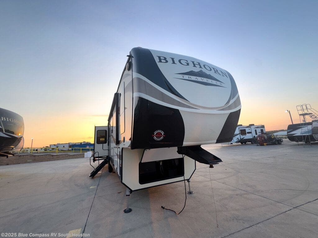 Used 2018 Heartland Bighorn Traveler 39mb Bighorn available in Alvin, Texas