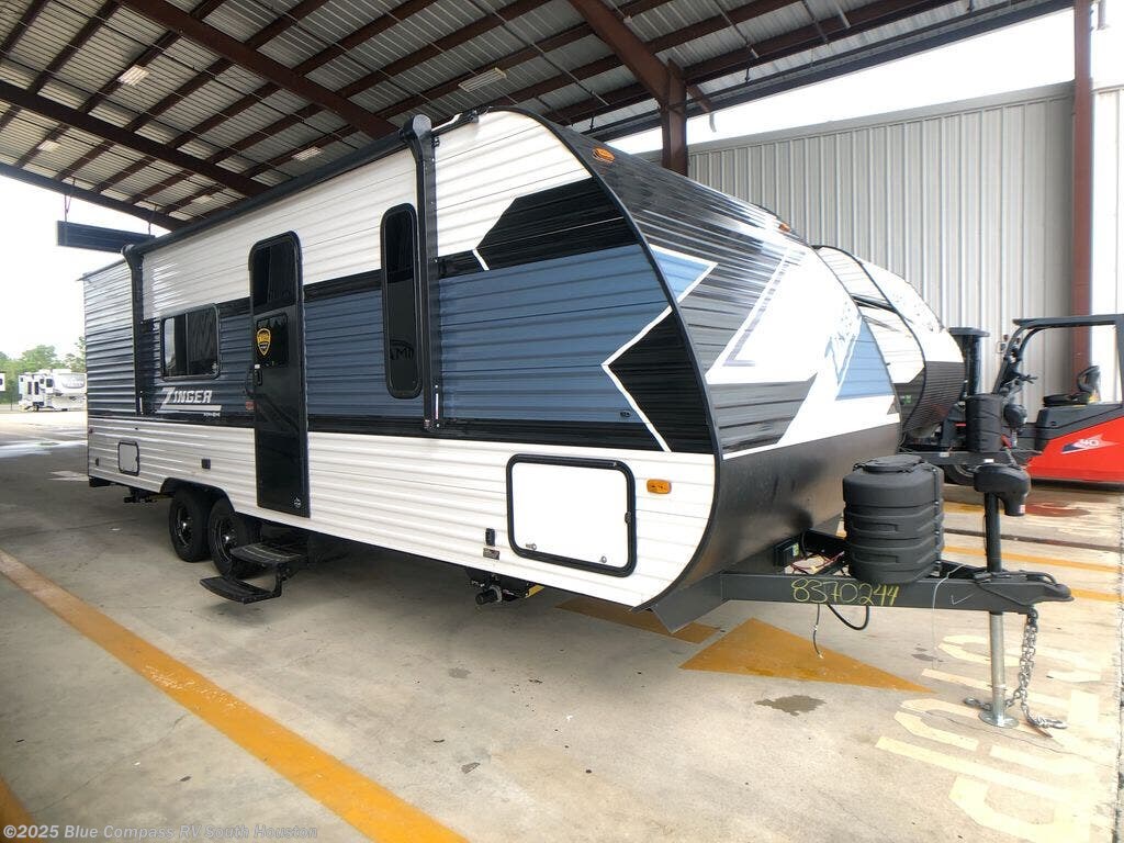 Used 2025 CrossRoads Zinger Lite 252BH available in Alvin, Texas