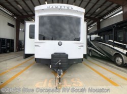New 2026 CrossRoads Hampton 372FDB available in Alvin, Texas