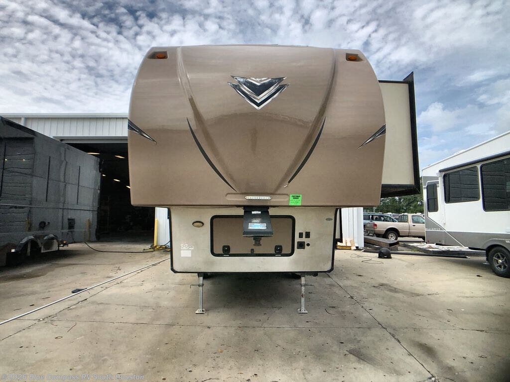 Used 2019 Forest River Flagstaff 524RLBS available in Alvin, Texas