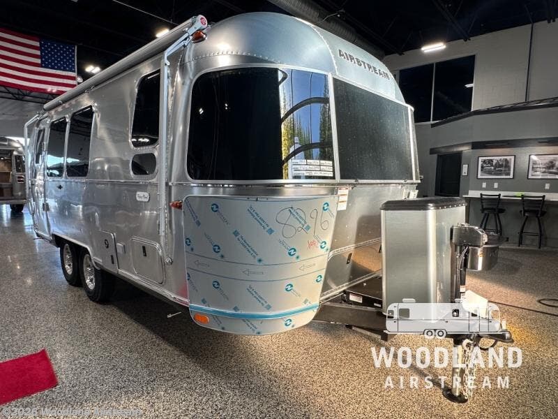 New 2026 Airstream Flying Cloud 23FB Twin available in Grand Rapids, Michigan