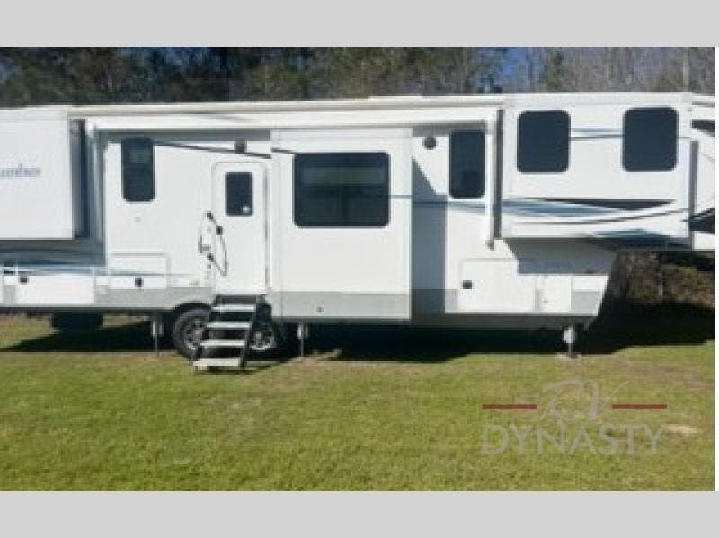 Used 2022 Palomino Columbus 388FK available in Bunker Hill, Indiana