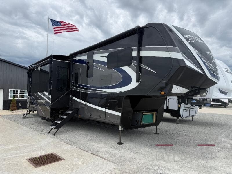 Used 2023 Grand Design Momentum 397THS available in Bunker Hill, Indiana