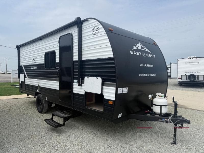 New 2027 East to West Della Terra 17BHS available in Bunker Hill, Indiana