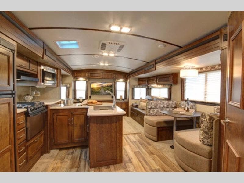 Used 2018  Keystone Outback 326RL by Keystone from RV Dynasty in Bunker Hill, IN