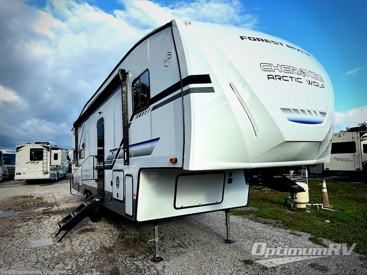 New 2025 Forest River Cherokee Arctic Wolf 287BH available in Zephyrhills, Florida