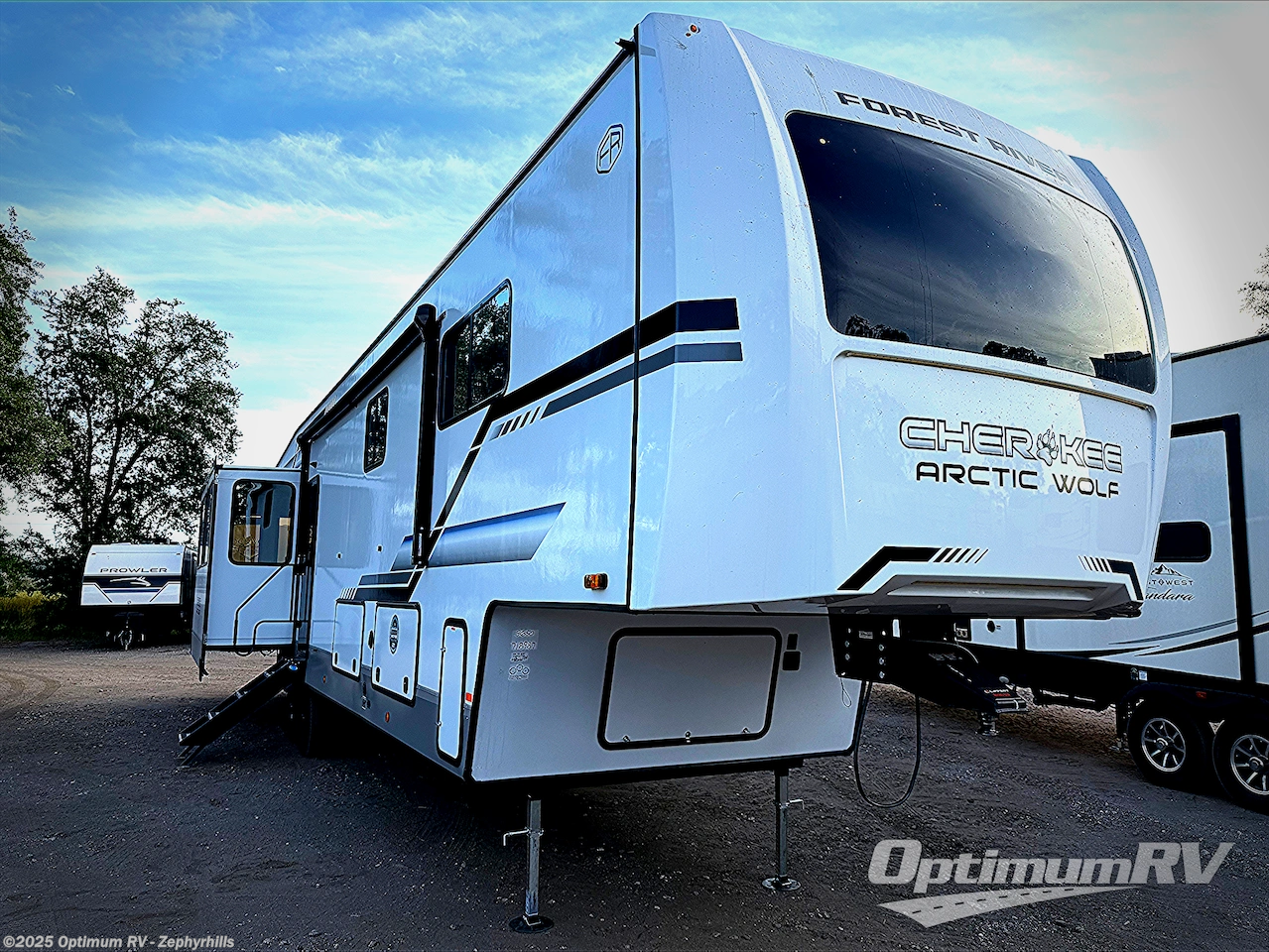 New 2025 Forest River Cherokee Arctic Wolf Suite 3650SUITE available in Zephyrhills, Florida