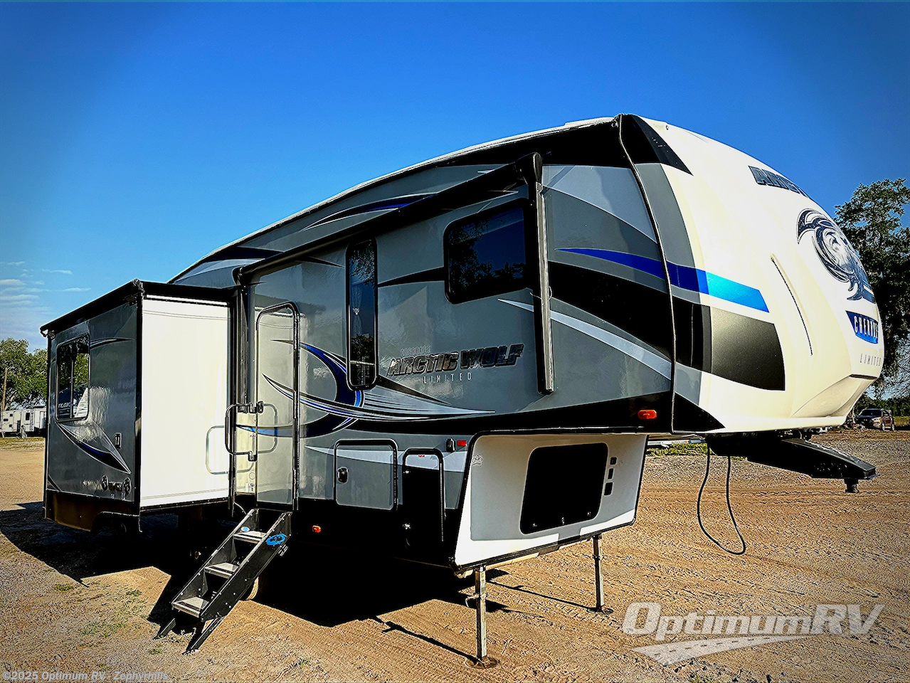 Used 2019 Forest River Cherokee Arctic Wolf 285DRL4 available in Zephyrhills, Florida