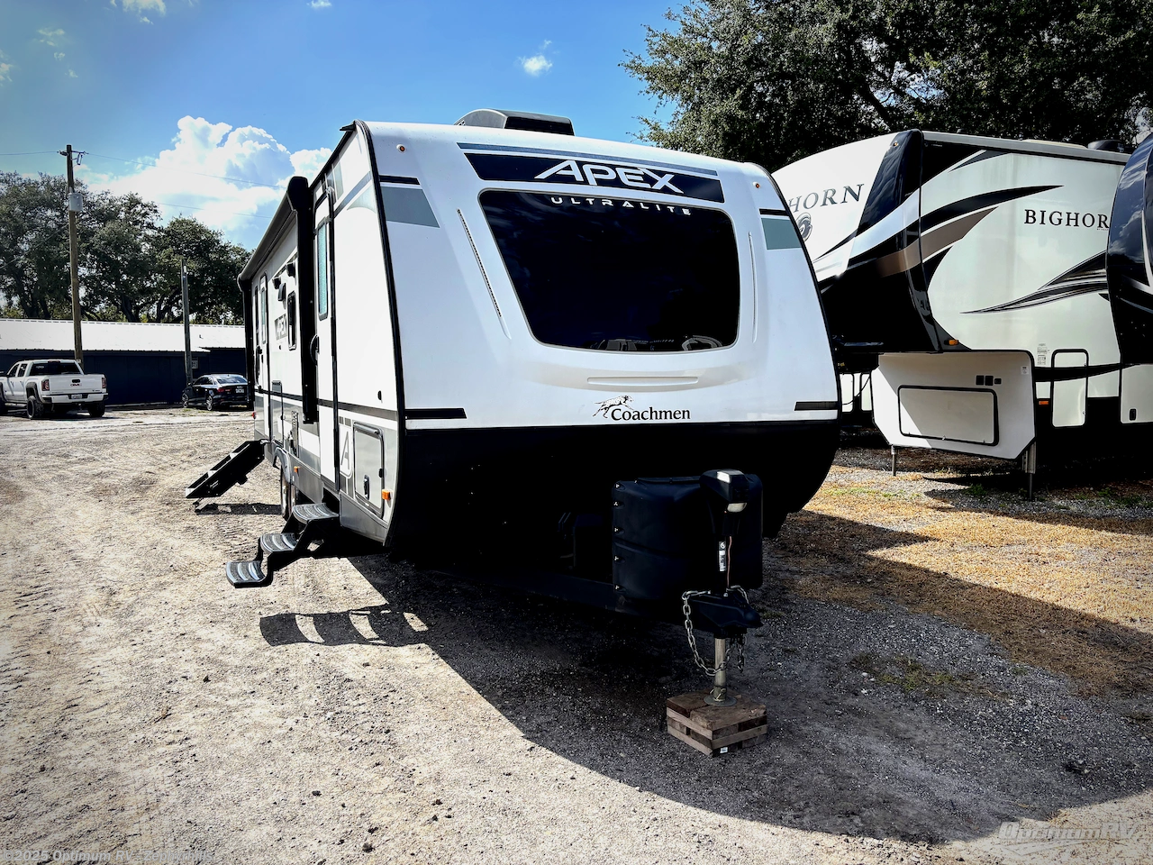 Used 2022 Coachmen Apex Ultra-Lite 266BHS available in Zephyrhills, Florida
