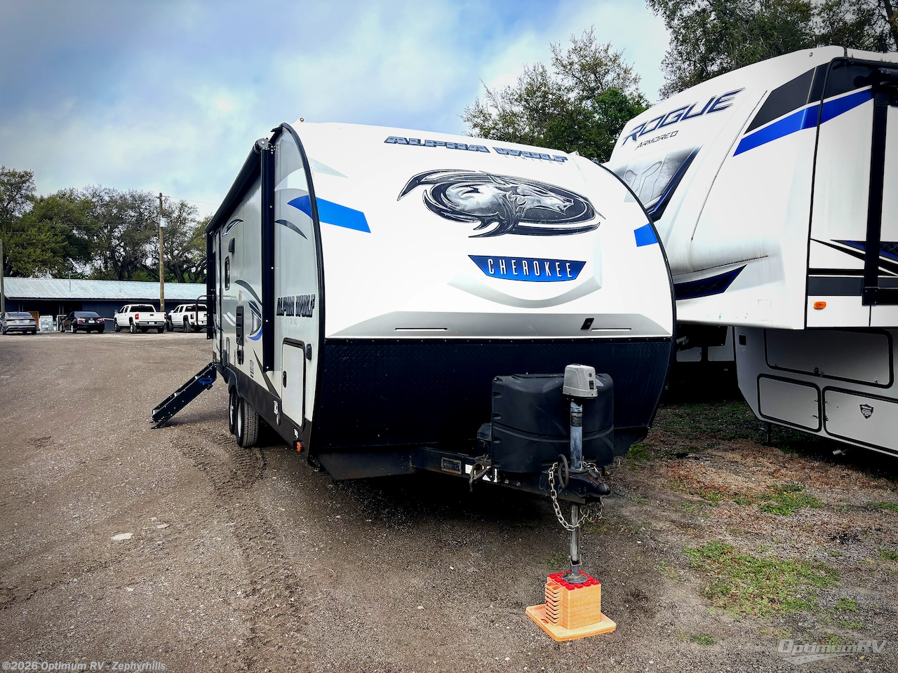 Used 2020 Forest River Cherokee Alpha Wolf 23RD-L available in Zephyrhills, Florida