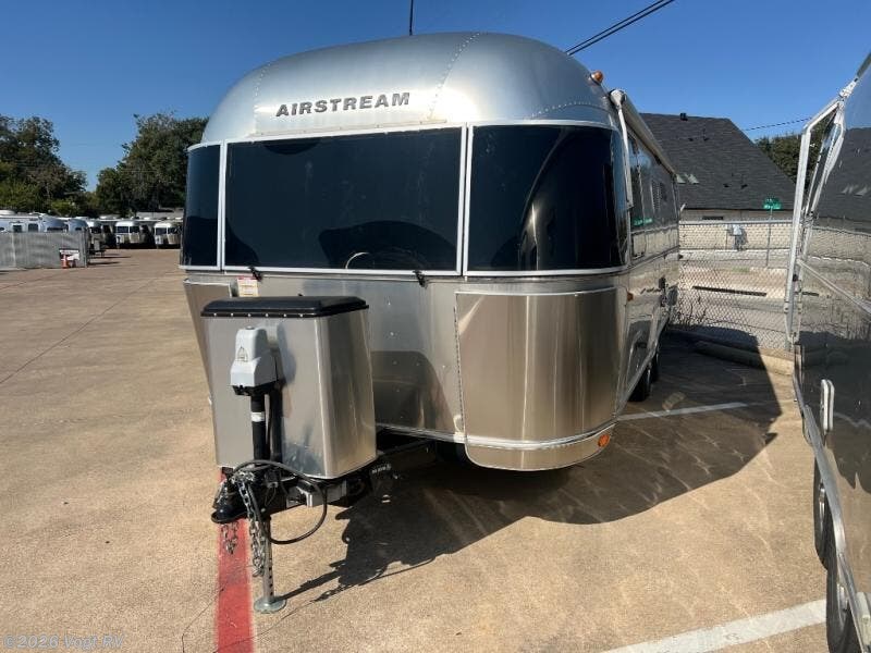 Used 2018  Airstream International Signature 27FB by Airstream from Vogt RV in Fort Worth, TX