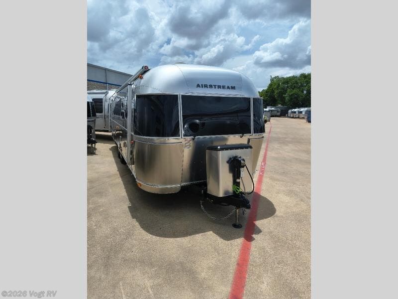 Used 2021  Airstream Globetrotter 30RB Twin by Airstream from Vogt RV in Fort Worth, TX
