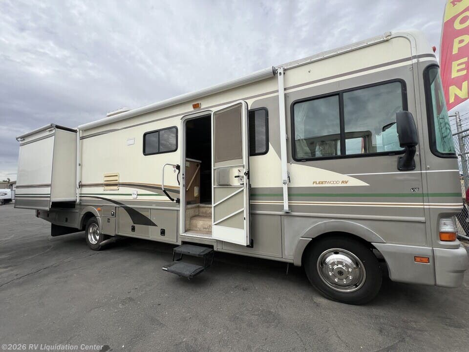 Used 2000 Fleetwood Bounder 31W 31W available in Madera, California