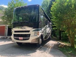 Used 2014 Tiffin Allegro 31SA available in Cherry Log, Georgia