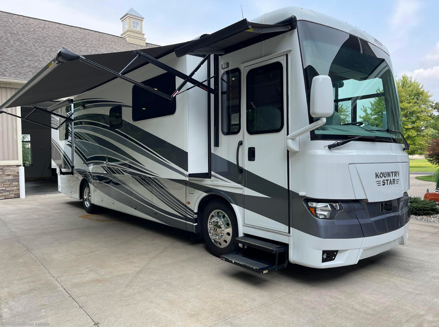 2022 Newmar Kountry Star 3717 #C607827 - For Sale in Omaha, NE