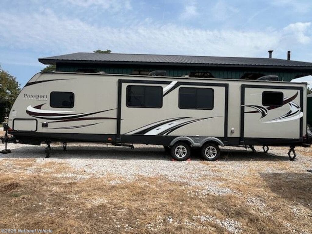 Used 2017 Keystone Passport Grand Touring 3350BH available in Columbia, Missouri