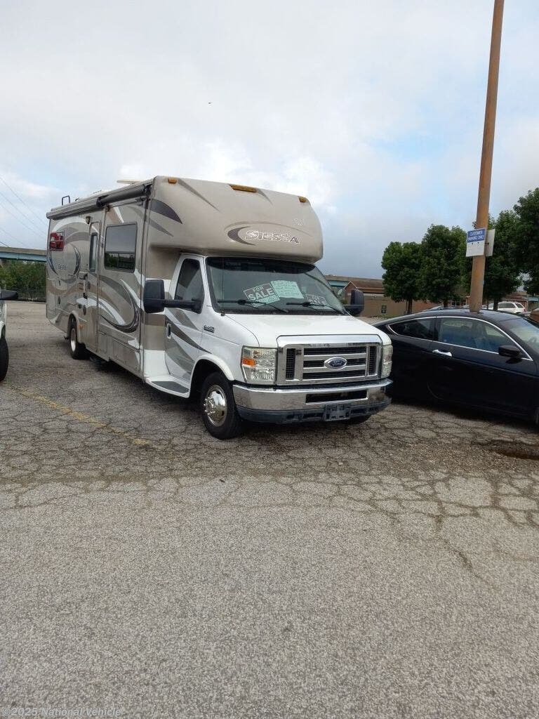 Used 2014 Thor Motor Coach Four Winds Siesta 29TB available in Proctorville, Ohio