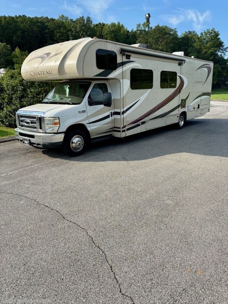 Used 2015 Thor Motor Coach Chateau 31L available in Chattanooga, Tennessee