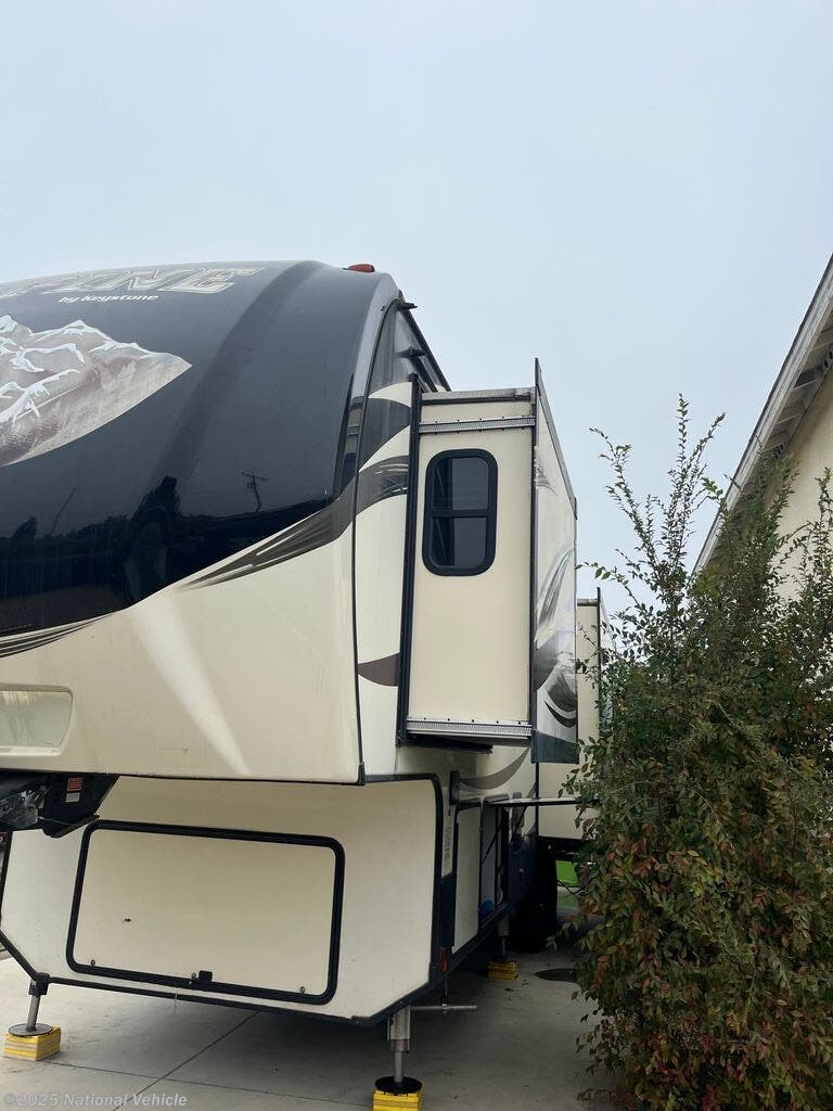 Used 2016 Keystone Alpine 3101RL available in Modesto, California